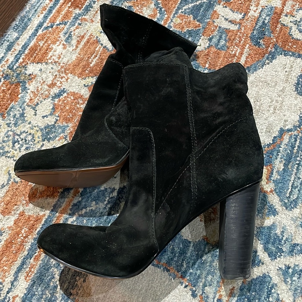 Excellent condition (outside) Nine West ankle boots with 3.5-4” heel